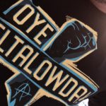 T-Shirt mit „Oye Beltalowda“-Schriftzug